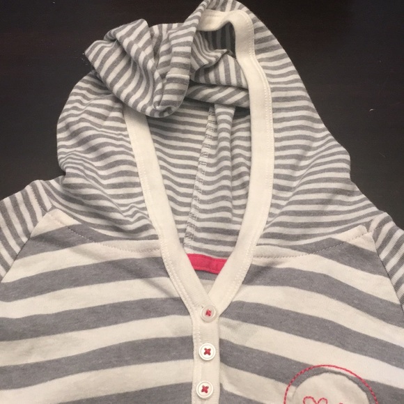 Hoodie top girls Sz 14 striped cross bones long sleeve skull stitch - Picture 3 of 3